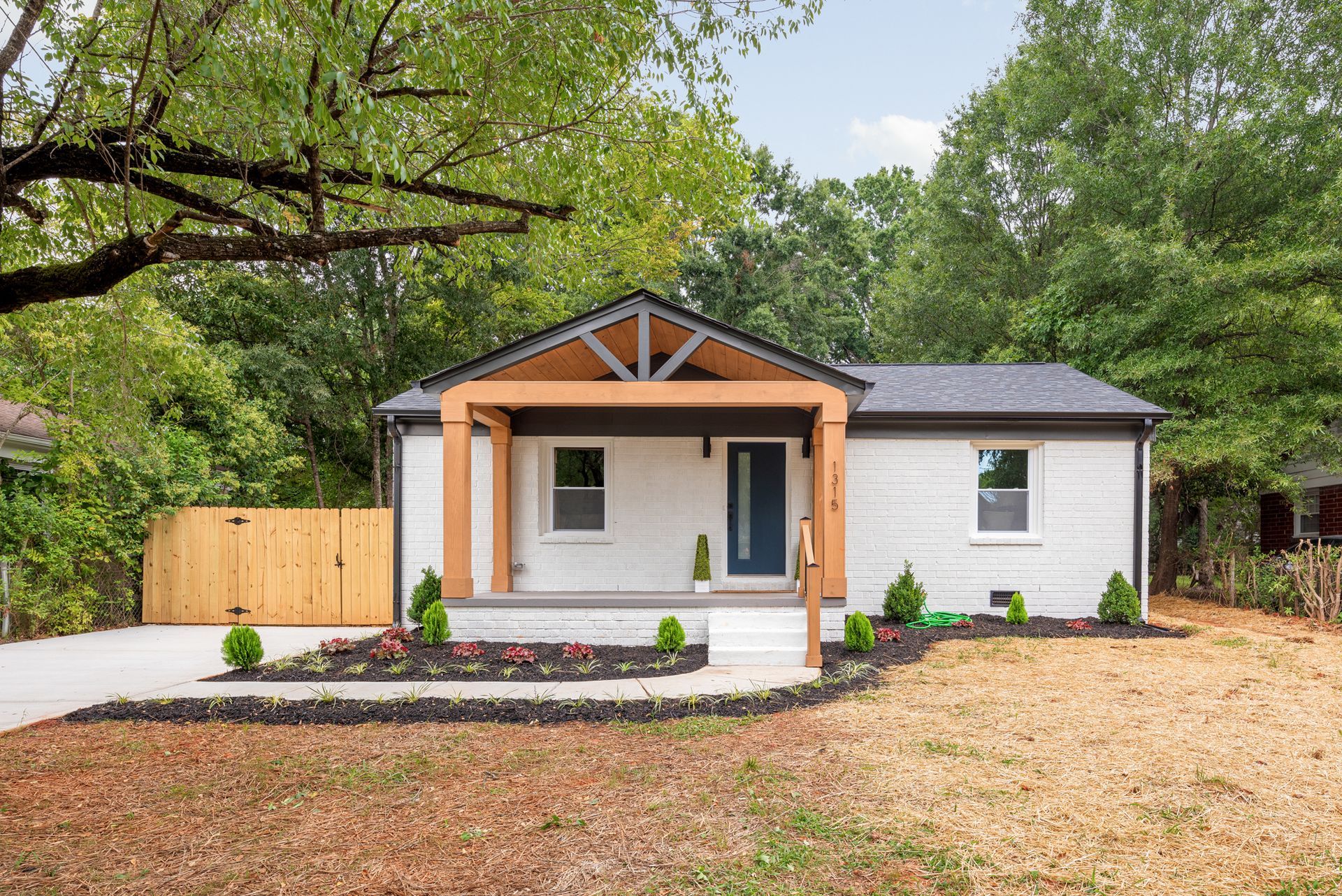 1315 Meadow Ln